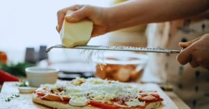 O Que é Ralar na Culinária?