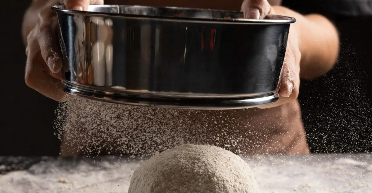 Os Benefícios de Peneirar os Ingredientes